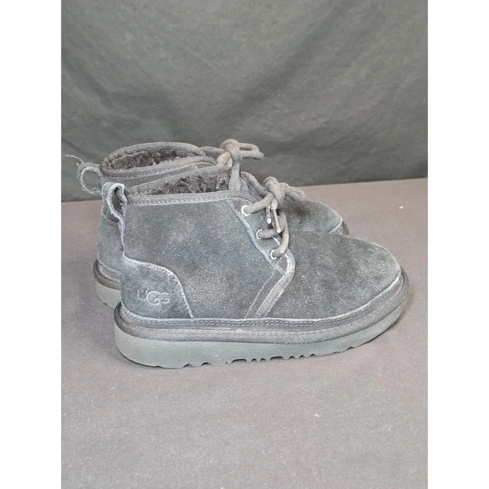 UGG Neumel Black Suede Sheepskin‎ Lined Chukka Boots Kids Size 13 1017320K